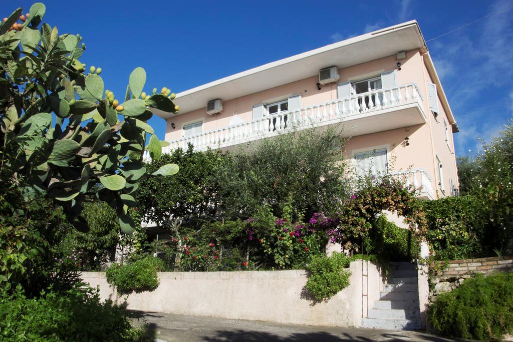 Apostolos & Eleni Family Apartments ペラマ エクステリア 写真