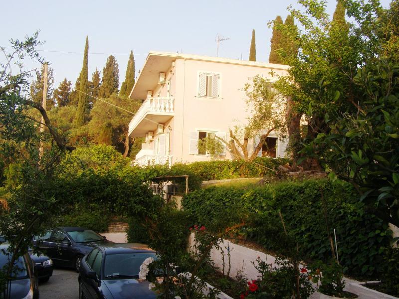 Apostolos & Eleni Family Apartments ペラマ エクステリア 写真