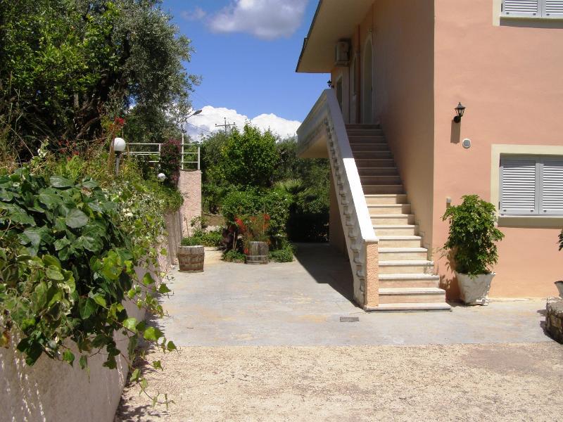 Apostolos & Eleni Family Apartments ペラマ エクステリア 写真